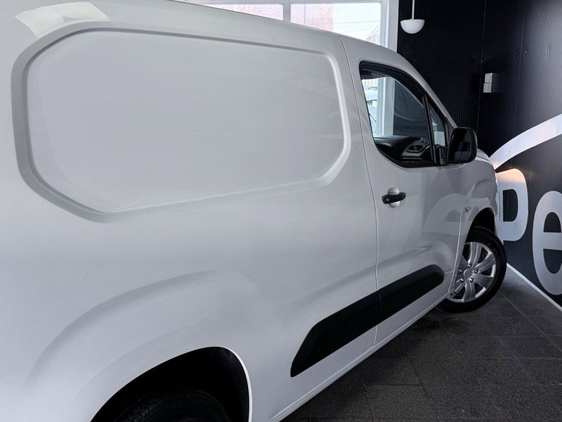 Vauxhall Combo 1.6 Turbo D 2300 Sportive L1 H1 Euro 6 (s/s) 4dr 4dr Manual 2026