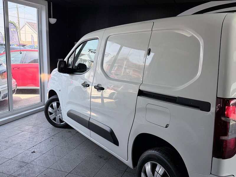 Vauxhall Combo 1.6 Turbo D 2300 Sportive L1 H1 Euro 6 (s/s) 4dr 4dr Manual 2026
