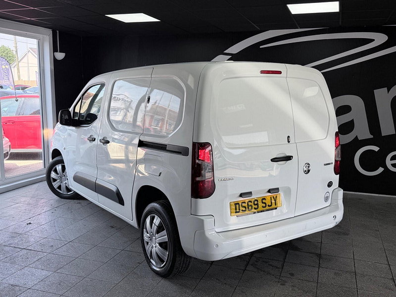 Vauxhall Combo 1.6 Turbo D 2300 Sportive L1 H1 Euro 6 (s/s) 4dr 4dr Manual 2026