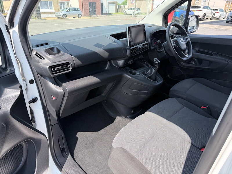 Vauxhall Combo 1.6 Turbo D 2300 Sportive L1 H1 Euro 6 (s/s) 4dr 4dr Manual 2026