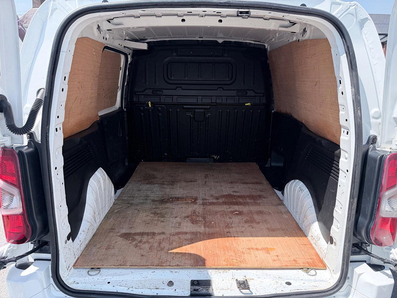 Vauxhall Combo 1.6 Turbo D 2300 Sportive L1 H1 Euro 6 (s/s) 4dr 4dr Manual 2026