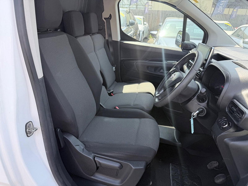 Vauxhall Combo 1.6 Turbo D 2300 Sportive L1 H1 Euro 6 (s/s) 4dr 4dr Manual 2026