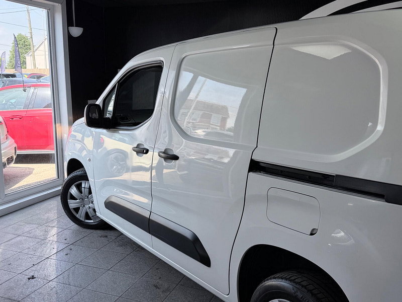 Vauxhall Combo 1.6 Turbo D 2300 Sportive L1 H1 Euro 6 (s/s) 4dr 4dr Manual 2026