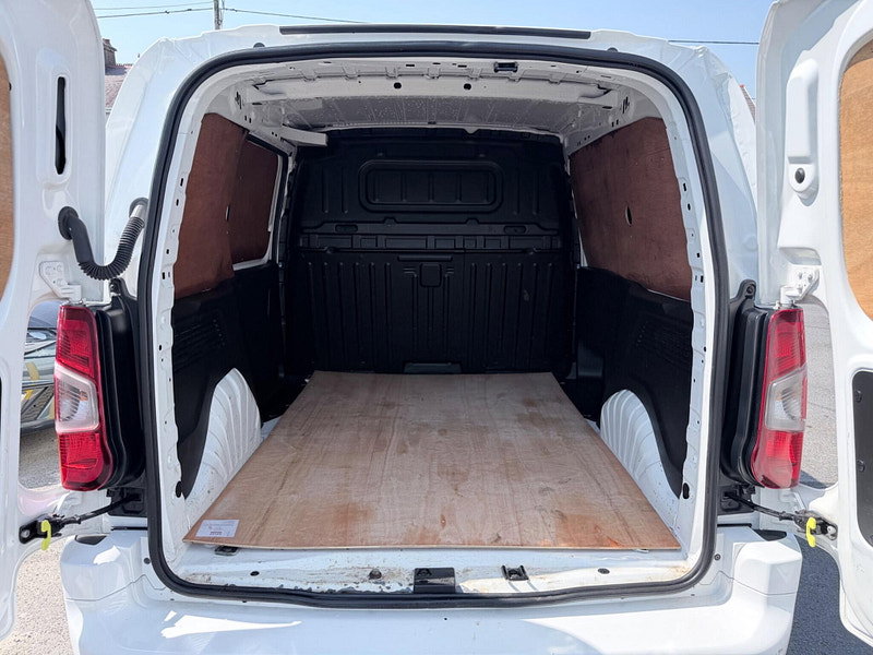 Vauxhall Combo 1.6 Turbo D 2300 Sportive L1 H1 Euro 6 (s/s) 4dr 4dr Manual 2026