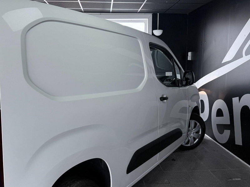 Vauxhall Combo 1.6 Turbo D 2300 Sportive L1 H1 Euro 6 (s/s) 4dr 4dr Manual 2026