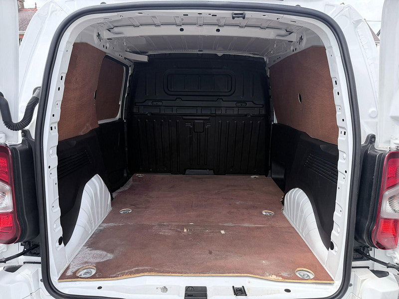 Vauxhall Combo 1.6 Turbo D 2300 Sportive L1 H1 Euro 6 (s/s) 4dr 4dr Manual 2026
