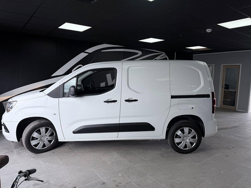 Vauxhall Combo 1.6 Turbo D 2300 Sportive L1 H1 Euro 6 (s/s) 4dr 4dr Manual 2026