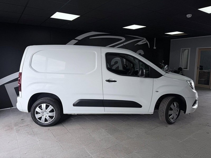 Vauxhall Combo 1.6 Turbo D 2300 Sportive L1 H1 Euro 6 (s/s) 4dr 4dr Manual 2026