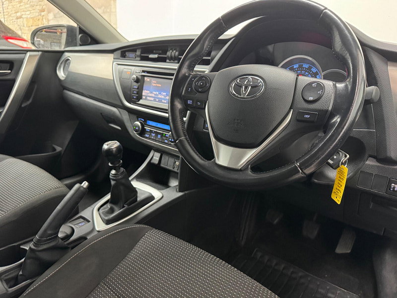 Toyota Auris 1.4 D-4D Icon Touring Sports Euro 5 (s/s) 5dr 5dr Manual 2026