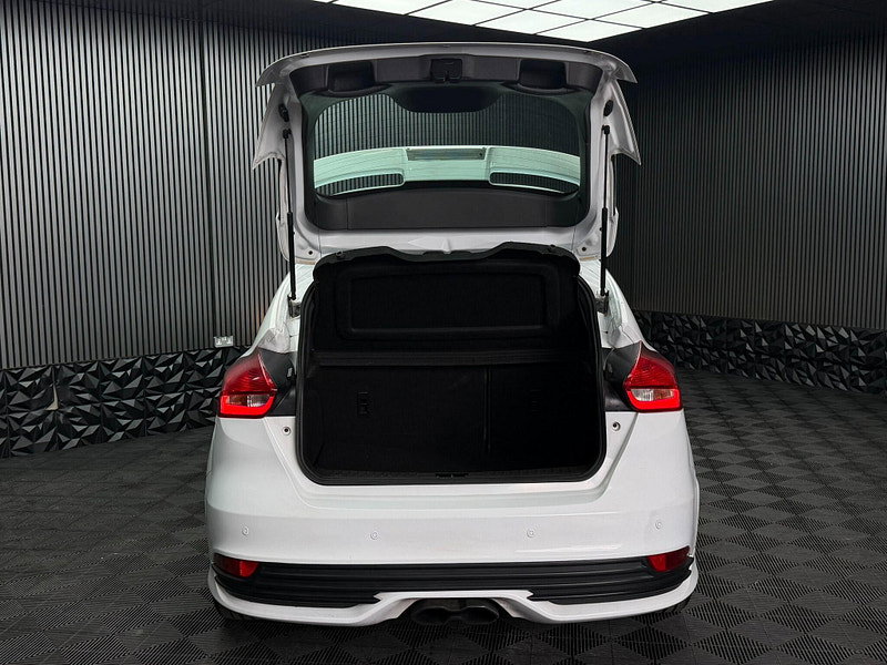 Ford Focus 2.0 TDCi ST-2 Euro 6 (s/s) 5dr 5dr Manual 2026
