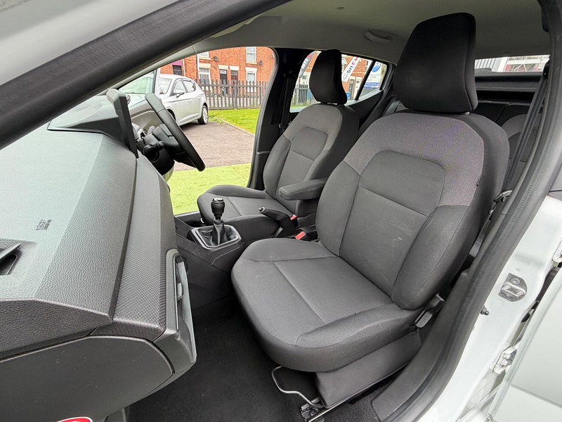 Dacia Sandero 1.0 SCe Essential Hatchback 5dr Petrol Manual Euro 6 (s/s) (65 ps) 5dr Manual 2026