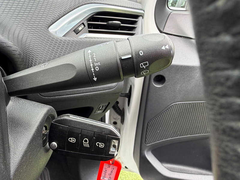 Peugeot 208 1.2 PureTech Black Edition Hatchback 3dr Petrol Manual Euro 6 (82 ps) 3dr Manual 2026