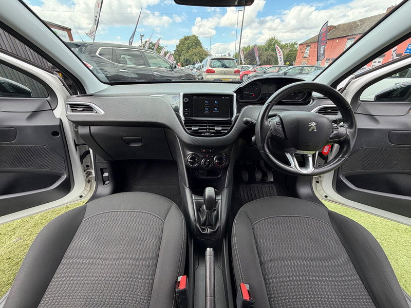 Peugeot 208 1.2 PureTech Black Edition Hatchback 3dr Petrol Manual Euro 6 (82 ps) 3dr Manual 2026