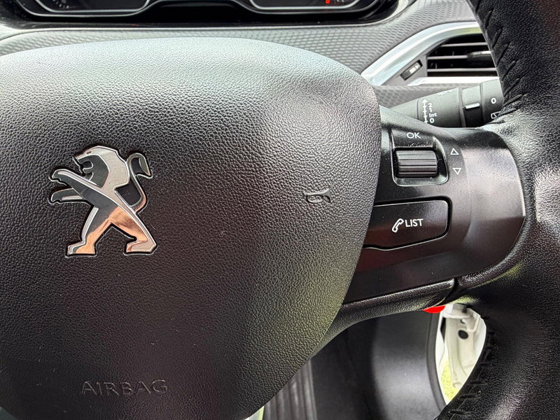 Peugeot 208 1.2 PureTech Black Edition Hatchback 3dr Petrol Manual Euro 6 (82 ps) 3dr Manual 2026