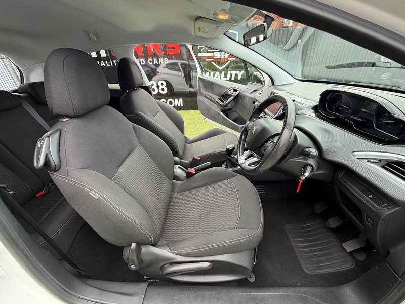 Peugeot 208 1.2 PureTech Black Edition Hatchback 3dr Petrol Manual Euro 6 (82 ps) 3dr Manual 2026