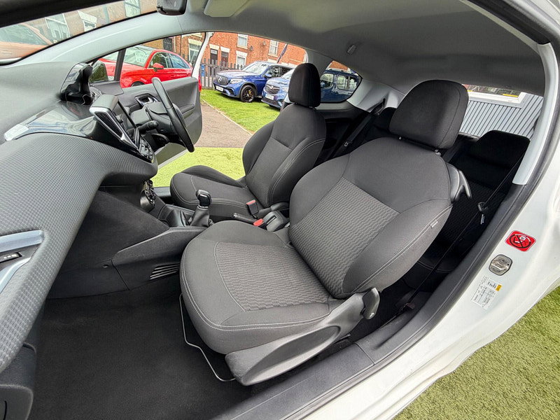 Peugeot 208 1.2 PureTech Black Edition Hatchback 3dr Petrol Manual Euro 6 (82 ps) 3dr Manual 2026