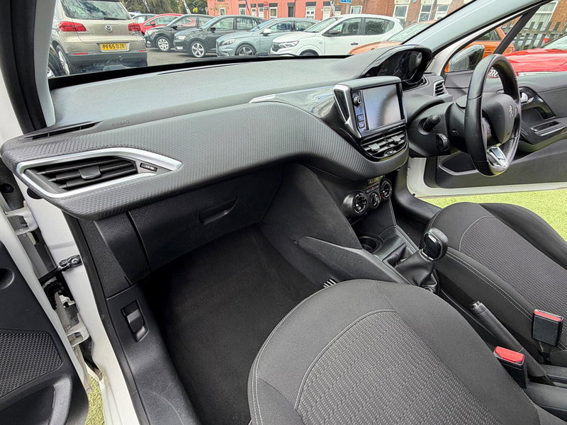 Peugeot 208 1.2 PureTech Black Edition Hatchback 3dr Petrol Manual Euro 6 (82 ps) 3dr Manual 2026