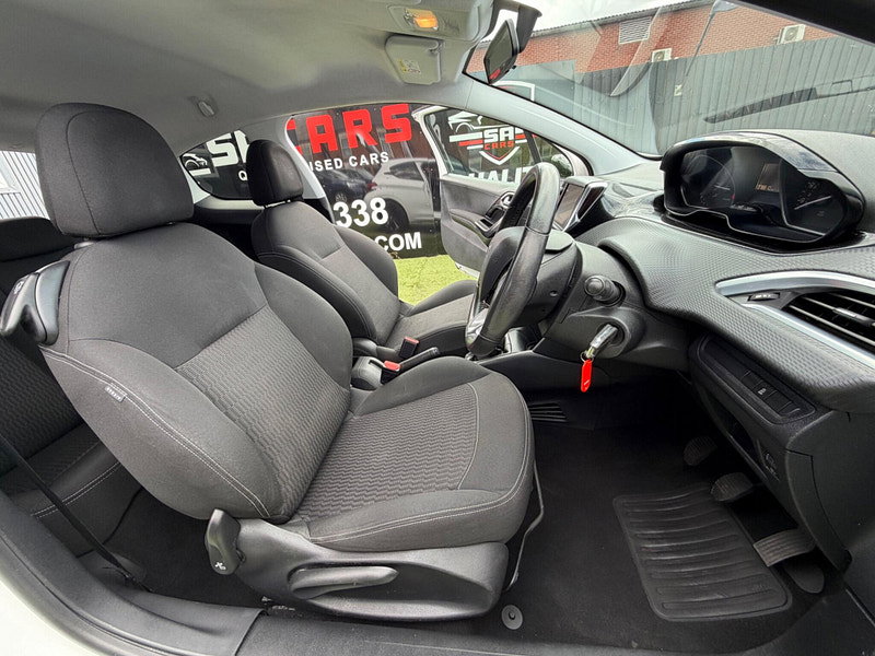 Peugeot 208 1.2 PureTech Black Edition Hatchback 3dr Petrol Manual Euro 6 (82 ps) 3dr Manual 2026