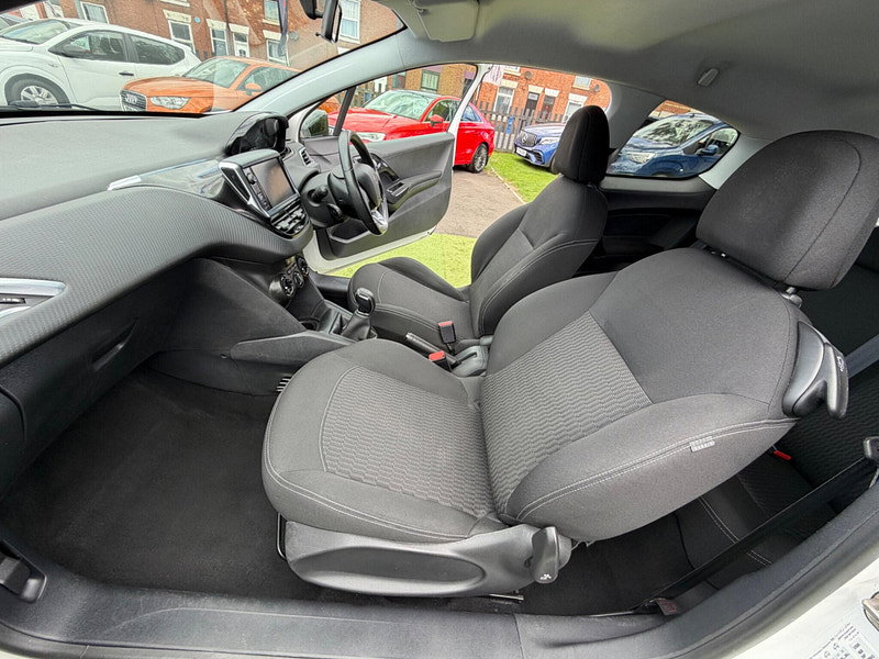 Peugeot 208 1.2 PureTech Black Edition Hatchback 3dr Petrol Manual Euro 6 (82 ps) 3dr Manual 2026