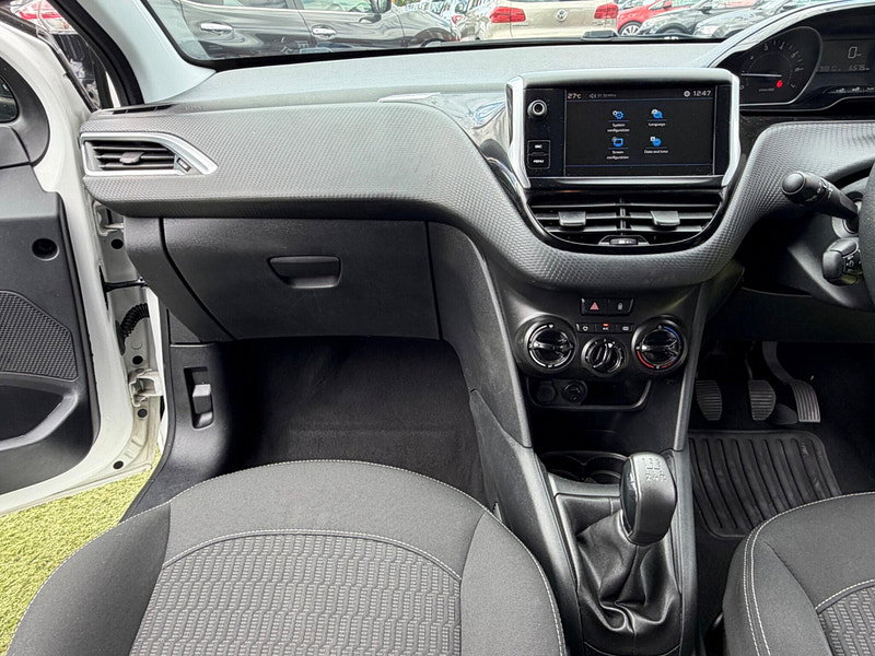 Peugeot 208 1.2 PureTech Black Edition Hatchback 3dr Petrol Manual Euro 6 (82 ps) 3dr Manual 2026