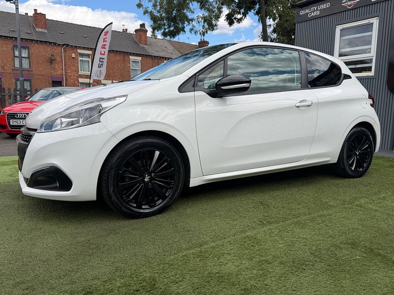 Peugeot 208 1.2 PureTech Black Edition Hatchback 3dr Petrol Manual Euro 6 (82 ps) 3dr Manual 2026