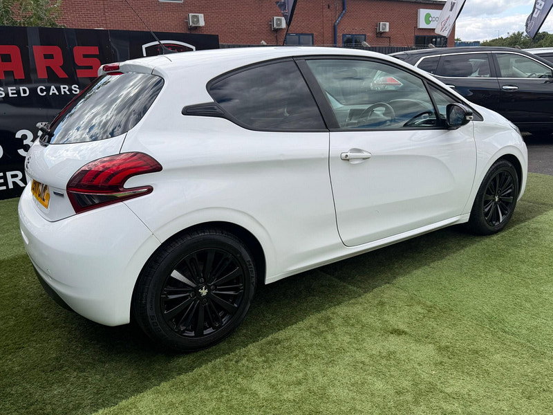 Peugeot 208 1.2 PureTech Black Edition Hatchback 3dr Petrol Manual Euro 6 (82 ps) 3dr Manual 2026