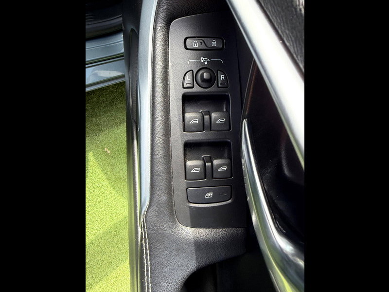 Volvo V40 1.6 D2 R-Design Nav Hatchback 5dr Diesel Manual Euro 5 (s/s) (115 ps) 5dr Manual 2026