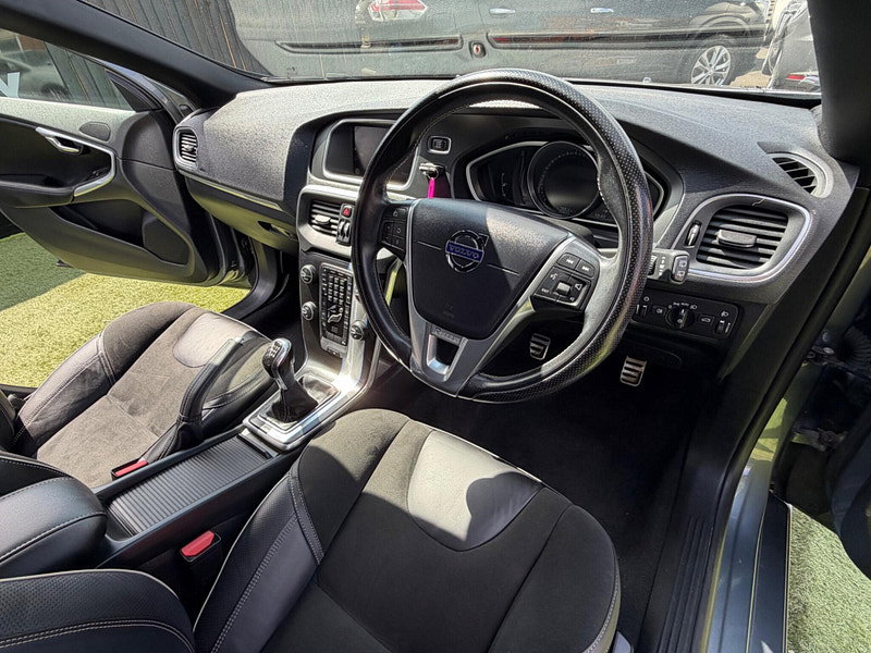 Volvo V40 1.6 D2 R-Design Nav Hatchback 5dr Diesel Manual Euro 5 (s/s) (115 ps) 5dr Manual 2026