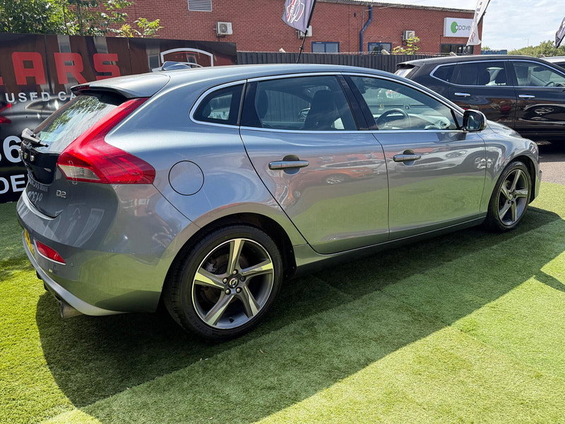 Volvo V40 1.6 D2 R-Design Nav Hatchback 5dr Diesel Manual Euro 5 (s/s) (115 ps) 5dr Manual 2026