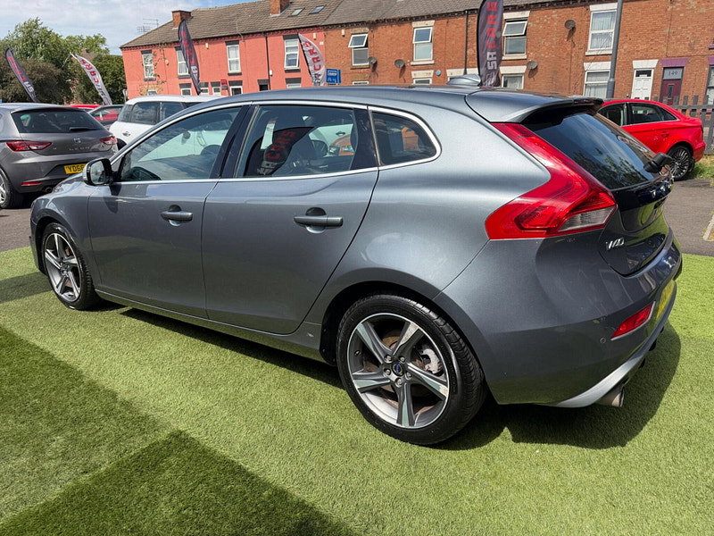Volvo V40 1.6 D2 R-Design Nav Hatchback 5dr Diesel Manual Euro 5 (s/s) (115 ps) 5dr Manual 2026