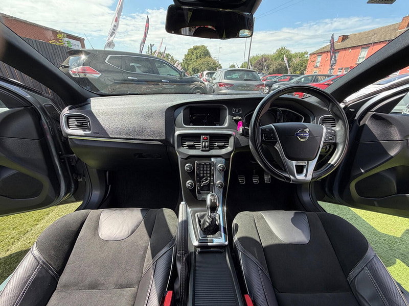 Volvo V40 1.6 D2 R-Design Nav Hatchback 5dr Diesel Manual Euro 5 (s/s) (115 ps) 5dr Manual 2026
