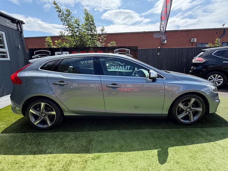 Volvo V40 1.6 D2 R-Design Nav Hatchback 5dr Diesel Manual Euro 5 (s/s) (115 ps) 5dr Manual 2026