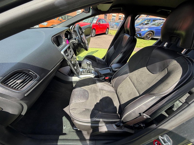 Volvo V40 1.6 D2 R-Design Nav Hatchback 5dr Diesel Manual Euro 5 (s/s) (115 ps) 5dr Manual 2026