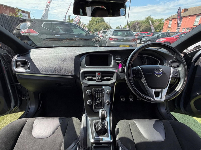 Volvo V40 1.6 D2 R-Design Nav Hatchback 5dr Diesel Manual Euro 5 (s/s) (115 ps) 5dr Manual 2026