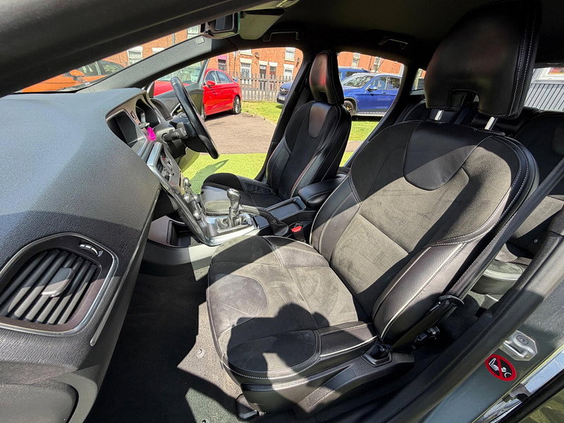 Volvo V40 1.6 D2 R-Design Nav Hatchback 5dr Diesel Manual Euro 5 (s/s) (115 ps) 5dr Manual 2026
