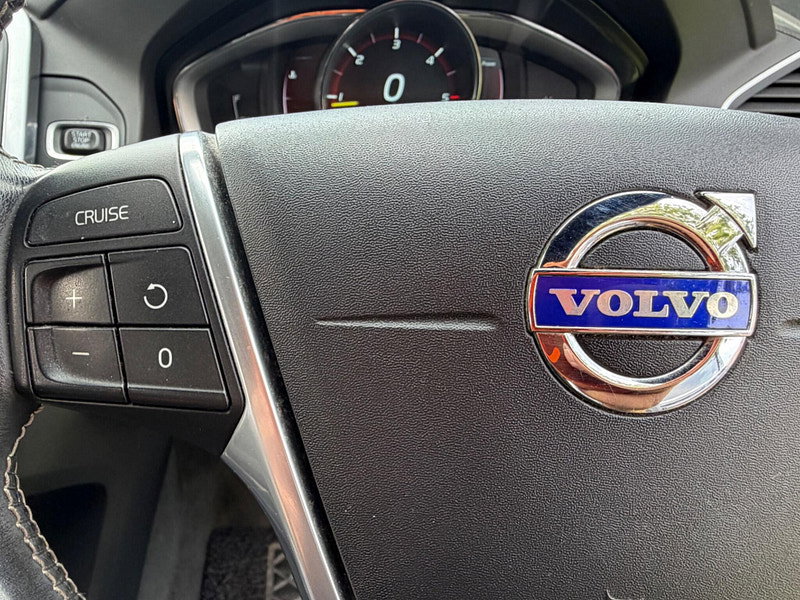 Volvo XC60 2.0 D4 R-Design Nav SUV 5dr Diesel Manual Euro 6 (s/s) (181 ps) 5dr Manual 2026