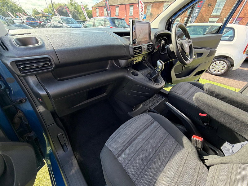 Vauxhall Combo Life 1.5 Turbo D BlueInjection Energy MPV 5dr Diesel Manual Euro 6 (s/s) (7 Seat) (100 ps) 5dr Manual 2026