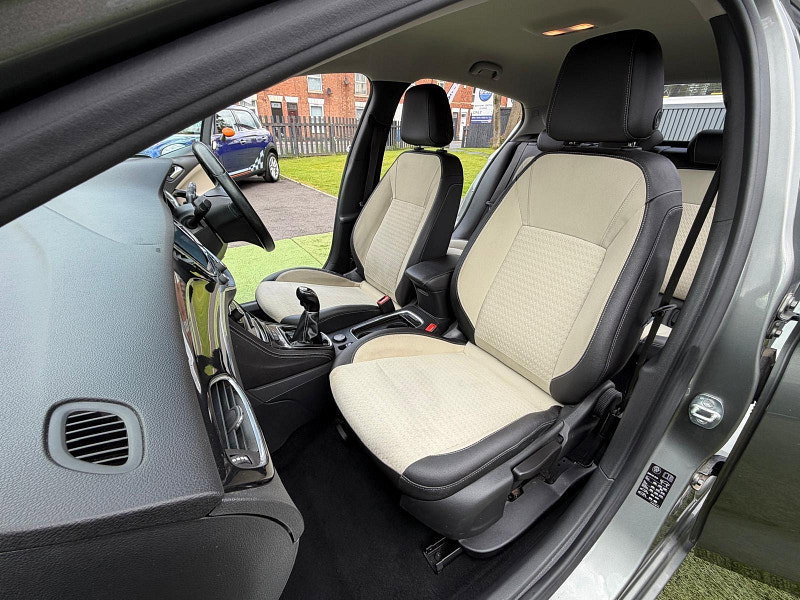 Vauxhall Astra 1.4i Turbo Elite Nav Hatchback 5dr Petrol Manual Euro 6 (150 ps) 5dr Manual 2026