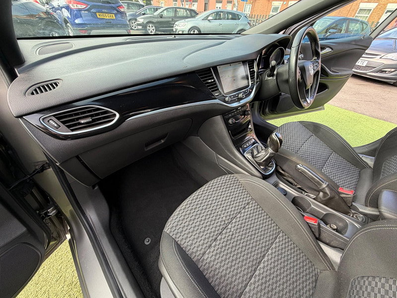 Vauxhall Astra 1.6 CDTi BlueInjection SRi Nav Hatchback 5dr Diesel Manual Euro 6 (s/s) (136 ps) 5dr Manual 2026