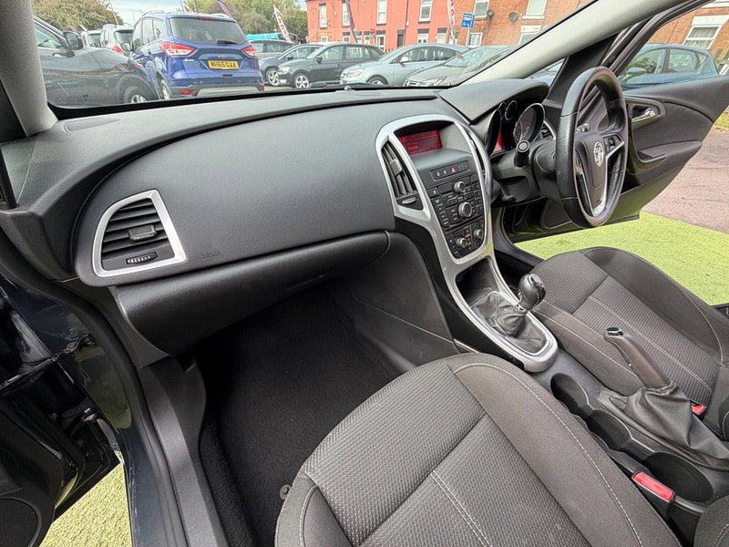 Vauxhall Astra 1.6i SRi Hatchback 5dr Petrol Manual Euro 6 (115 ps) 5dr Manual 2026