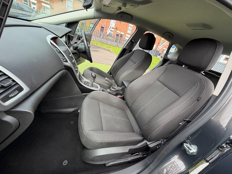 Vauxhall Astra 1.6i SRi Hatchback 5dr Petrol Manual Euro 6 (115 ps) 5dr Manual 2026
