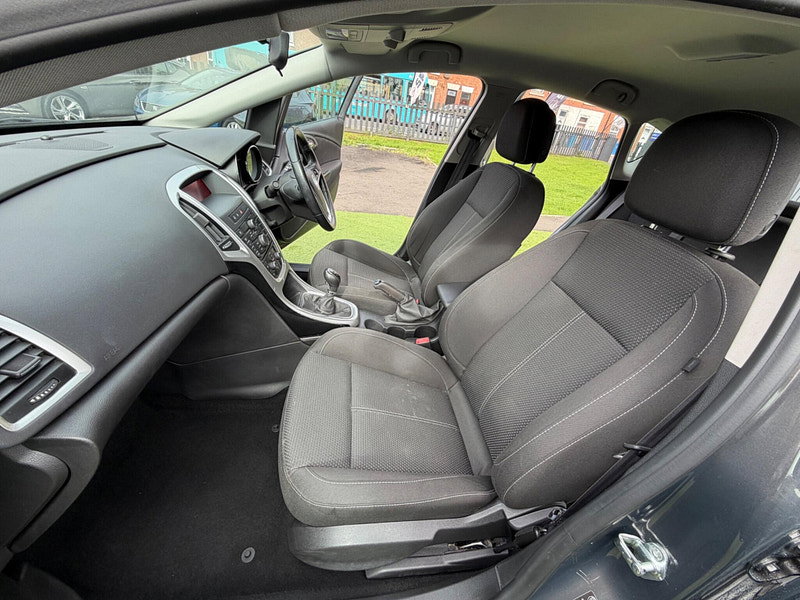 Vauxhall Astra 1.6i SRi Hatchback 5dr Petrol Manual Euro 6 (115 ps) 5dr Manual 2026