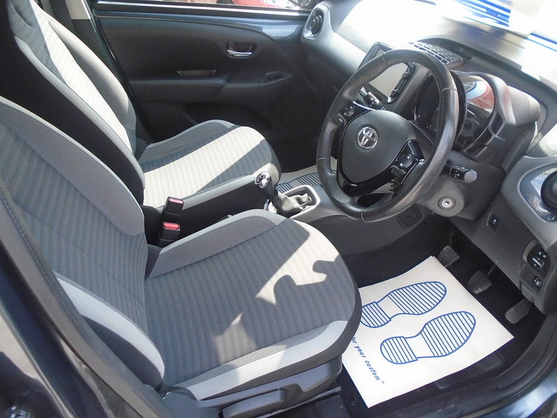 Toyota Aygo 1.0 VVT-i x-play Hatchback 5dr Petrol Manual Euro 6 (71 ps) 5dr Manual 2026