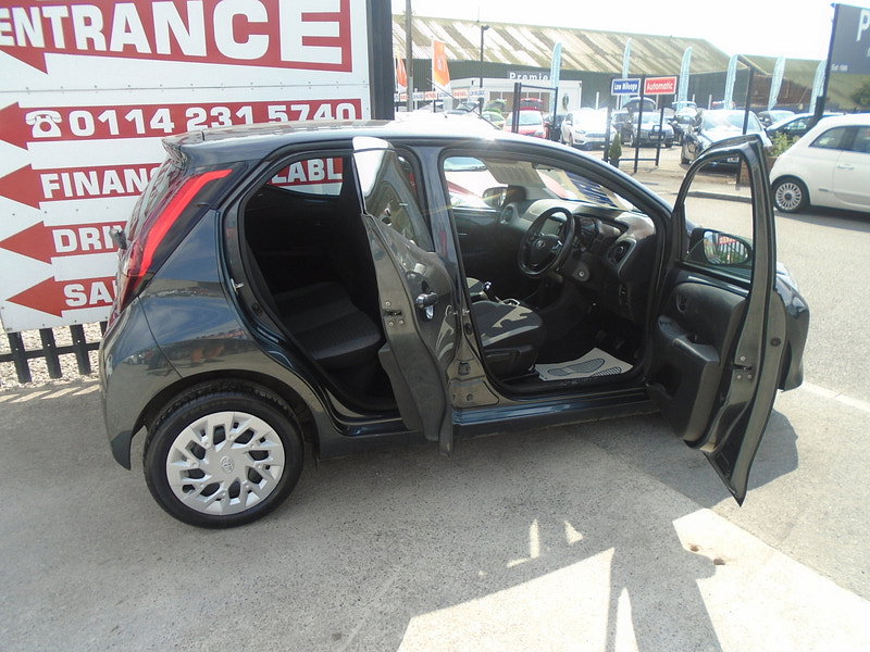 Toyota Aygo 1.0 VVT-i x-play Hatchback 5dr Petrol Manual Euro 6 (71 ps) 5dr Manual 2026