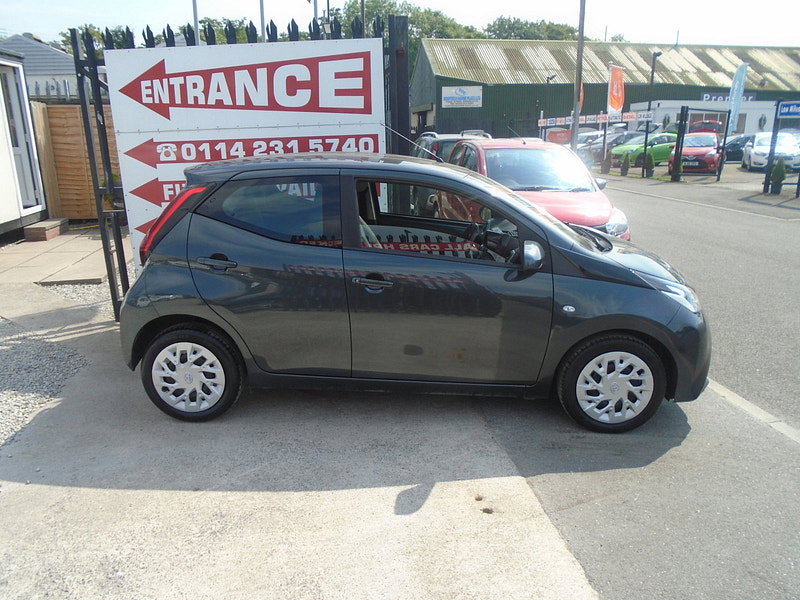 Toyota Aygo 1.0 VVT-i x-play Hatchback 5dr Petrol Manual Euro 6 (71 ps) 5dr Manual 2026