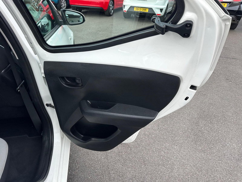 Toyota Aygo 1.0 VVT-i x-play Euro 5 5dr Euro 5 5dr Manual 2026