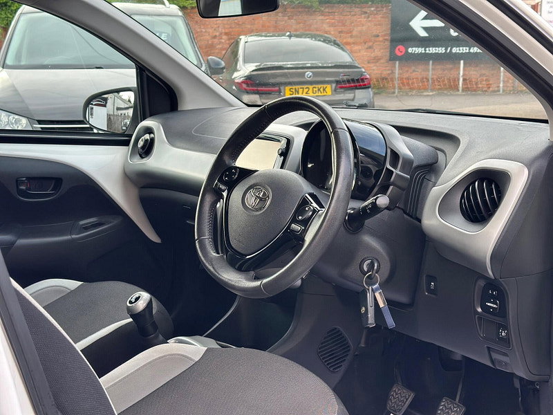 Toyota Aygo 1.0 VVT-i x-play Euro 5 5dr Euro 5 5dr Manual 2026
