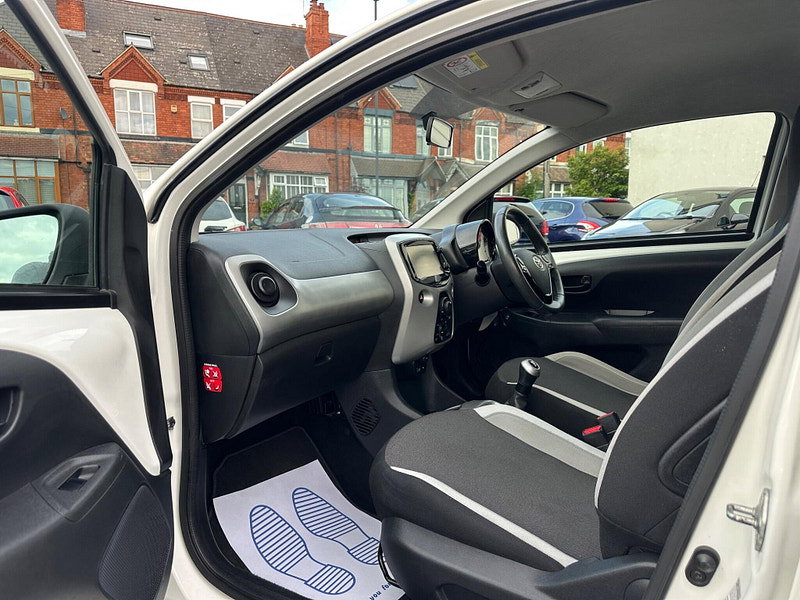 Toyota Aygo 1.0 VVT-i x-play Euro 5 5dr Euro 5 5dr Manual 2026