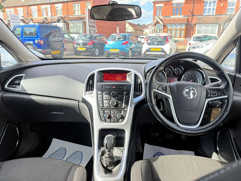Vauxhall Astra 1.6 16v SRi Euro 5 5dr 5dr Manual 2026