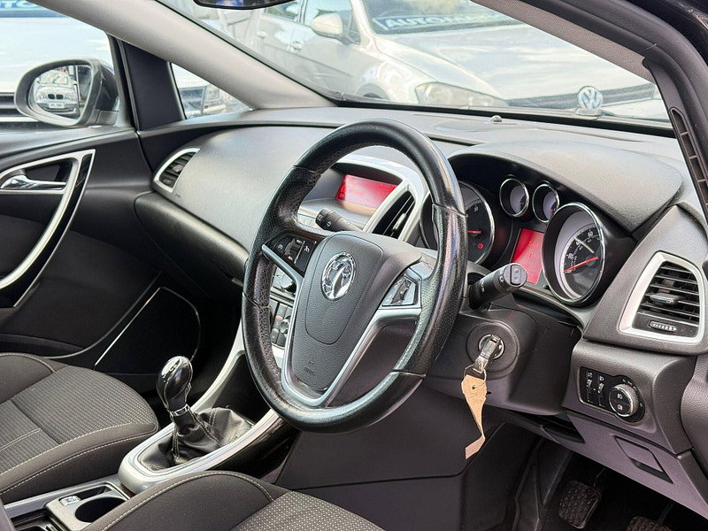 Vauxhall Astra 1.6 16v SRi Euro 5 5dr 5dr Manual 2026